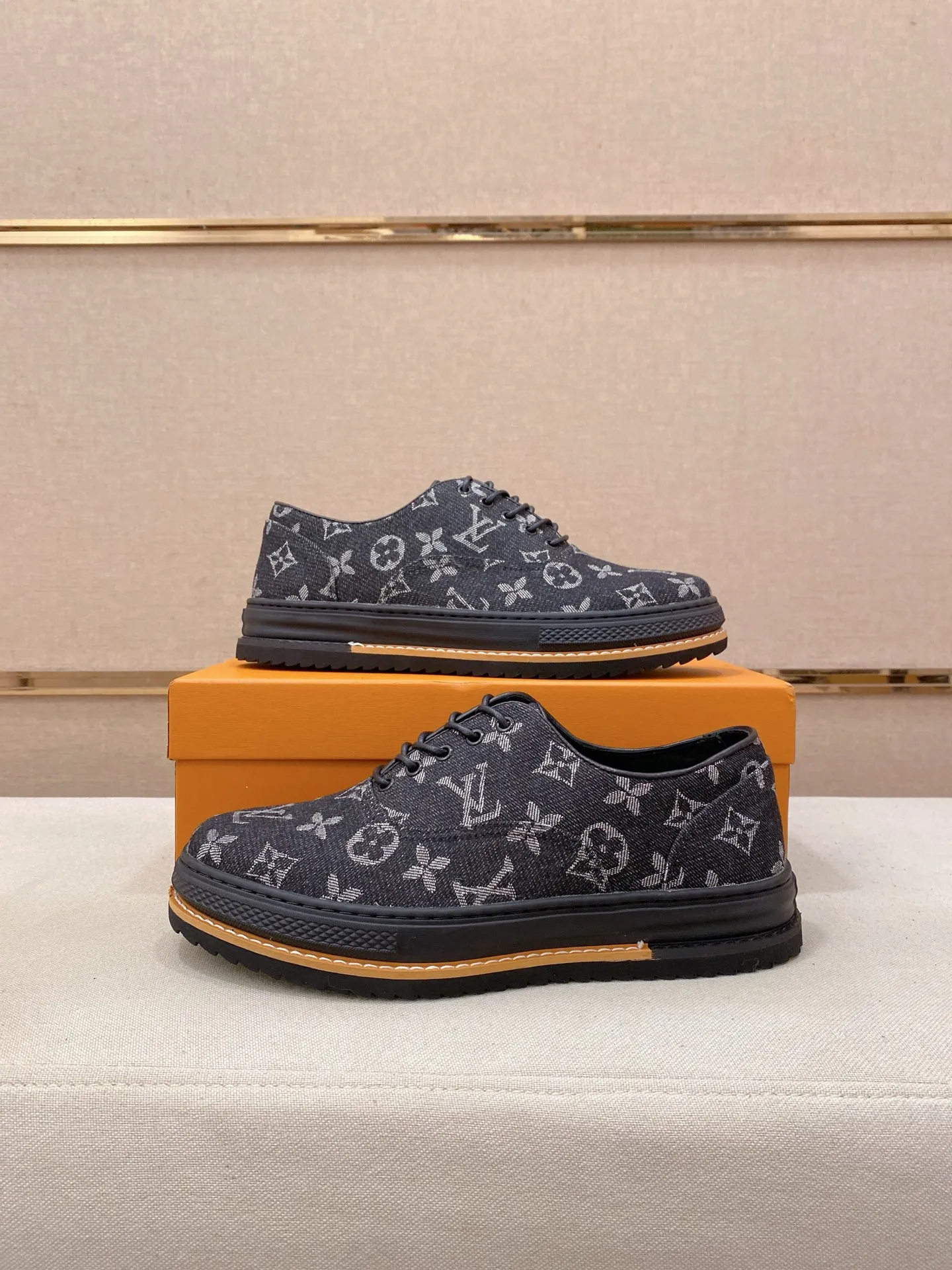 Men's shoes💰 420💰Louis Vuitton (Louis Vuitton/LV) top 🔍🔍 new models are on sale at the same time, the upper 🇮🇹 imported first-layer cowhide from Italy, fully imported sheepskin lining 💪💪, completely 1⃣️ to 1 ⃣️Re-engraved🇮🇹💪💪, ⚠Sole: The original sole is specially provided by the original factory, the exclusive movable molded sole is super comfortable, ⚠The original factory follows the order, 🔍🔍high quality, you can enter and exit the counter at will, welcome to compare⚠. Code number:38-44